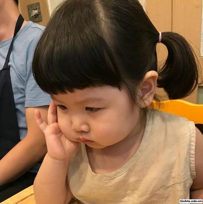 Meme em bé hài hước